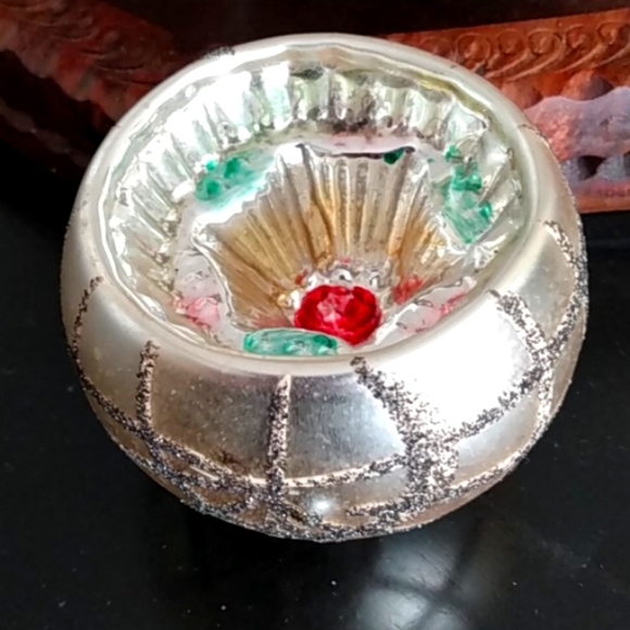 Vintage Indent Christmas ball Ornament - Picture 4 of 7